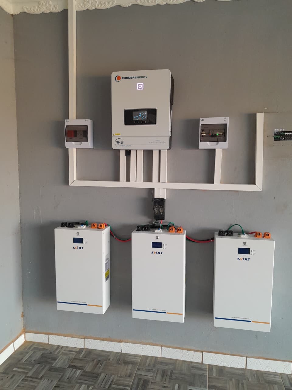 Professional installation of a 10kW hybrid solar system with monocrystalline panels and battery backup by SolAir Systems