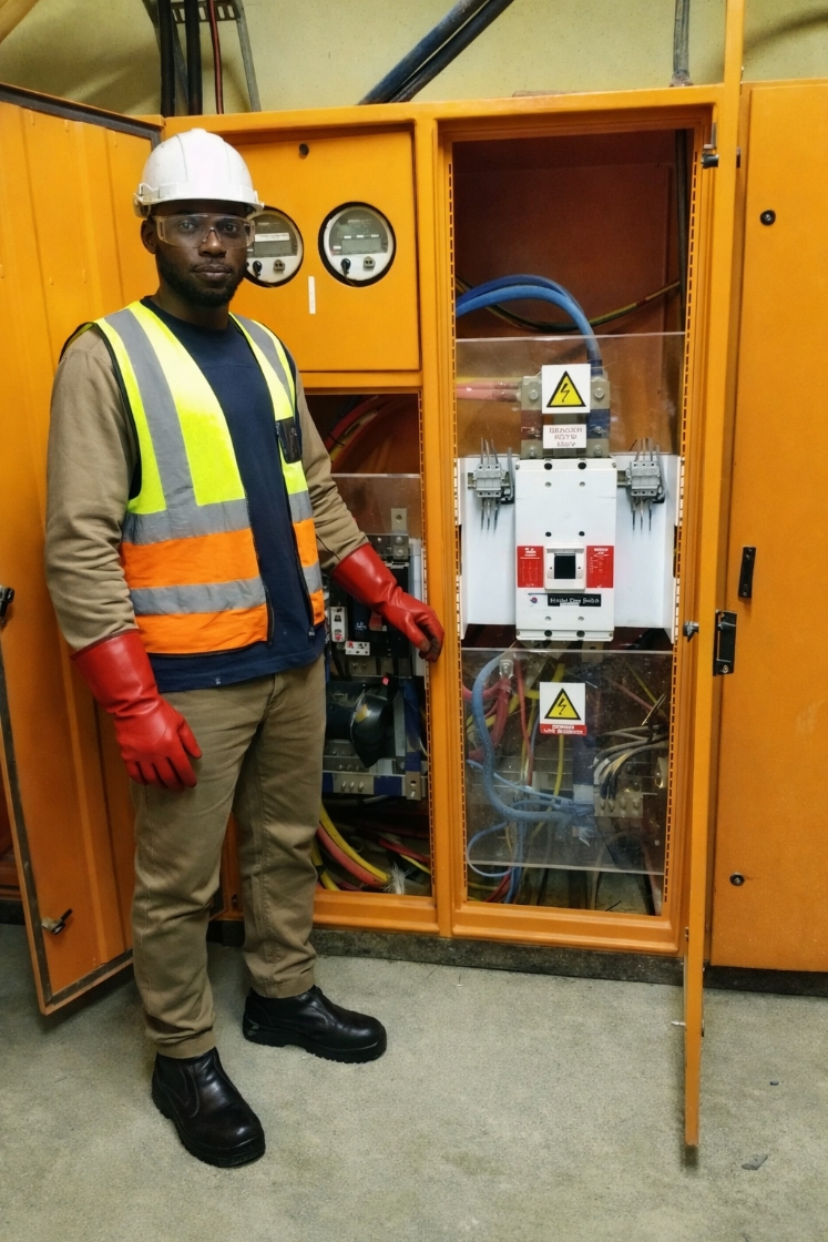 SOLAIR Systems industrial electrical contractor installing 1275A MCCB main circuit breaker for commercial shopping center power distribution.